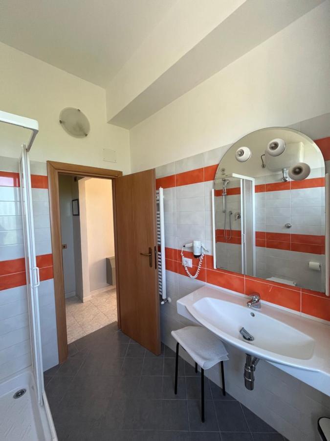 Hotel Letizia Follonica Bagian luar foto