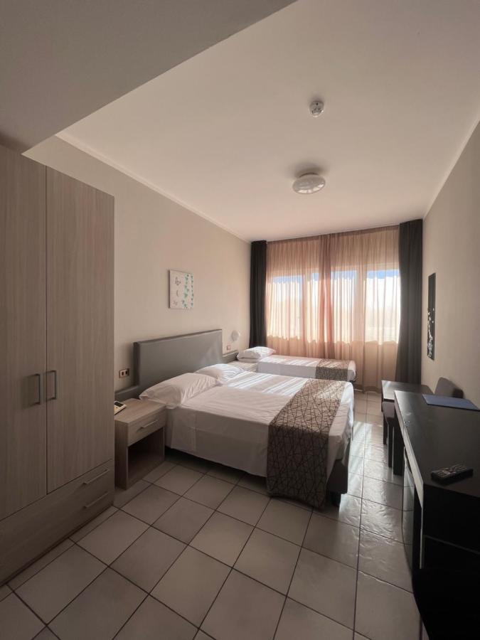 Hotel Letizia Follonica Bagian luar foto