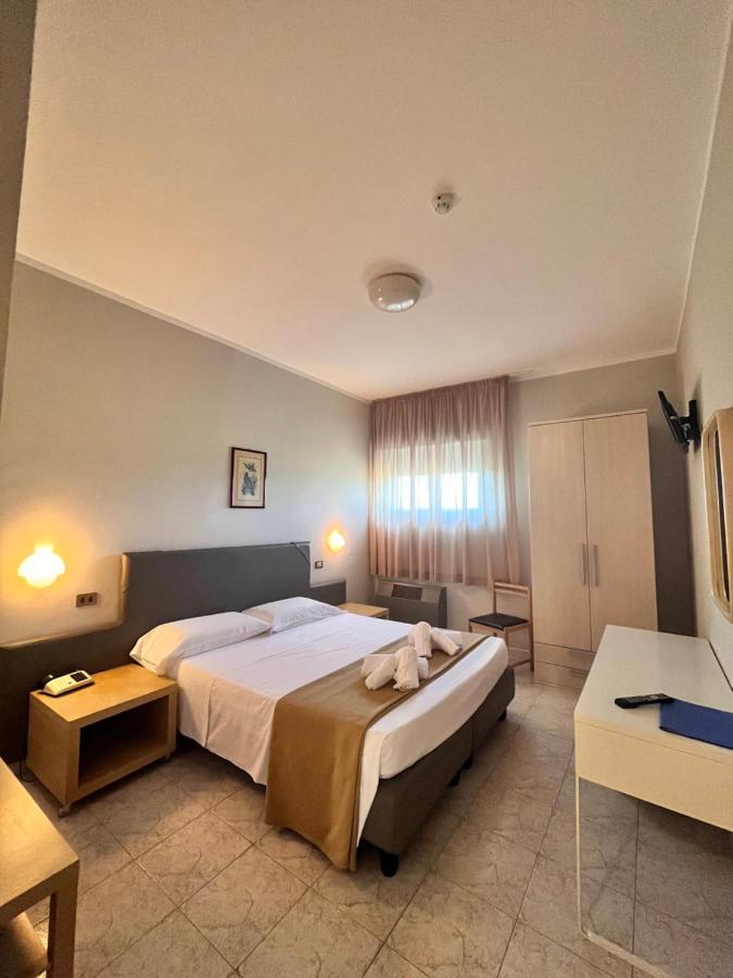 Hotel Letizia Follonica Bagian luar foto