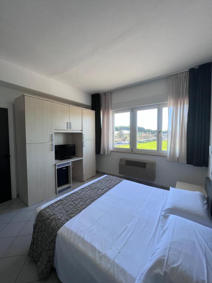 Hotel Letizia Follonica Bagian luar foto