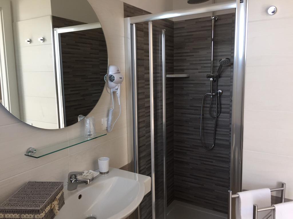 Hotel Letizia Follonica Bagian luar foto