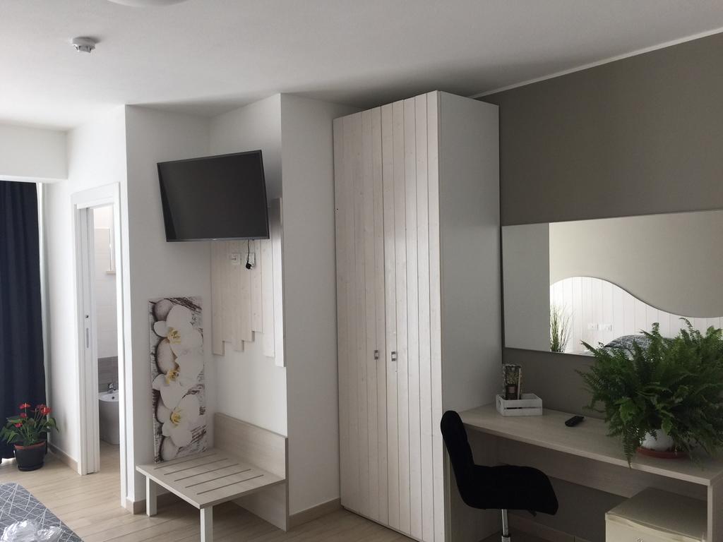 Hotel Letizia Follonica Bagian luar foto